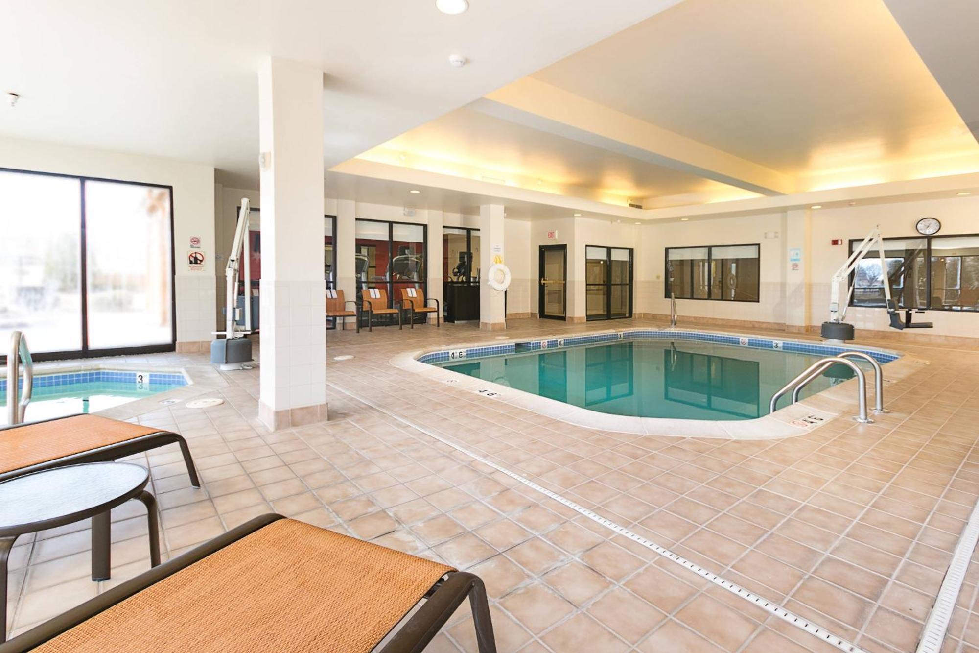 Courtyard Kansas City East/Blue Springs Bagian luar foto