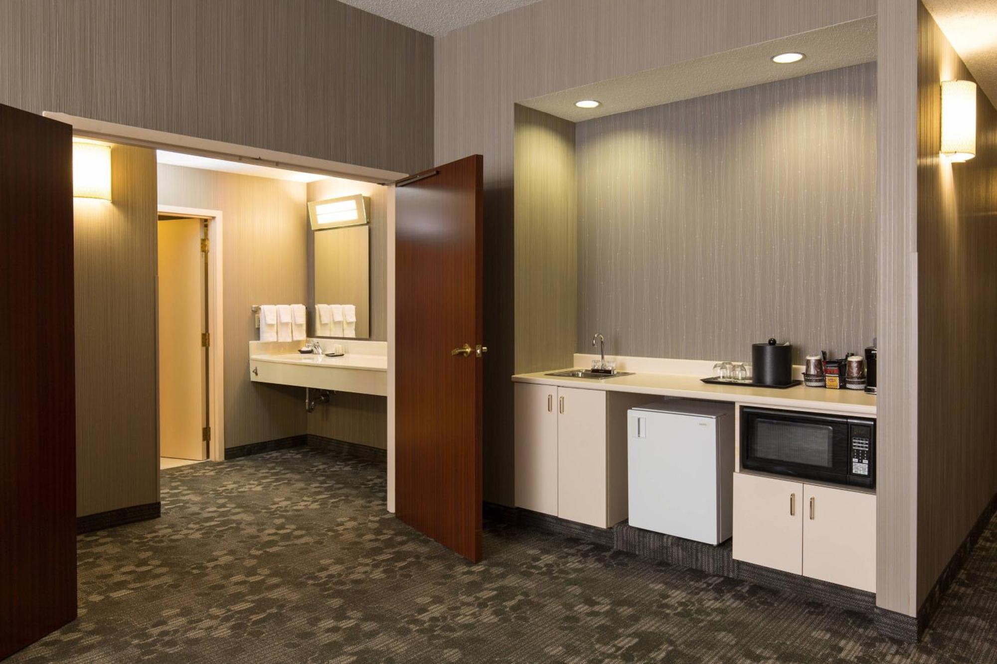 Courtyard Kansas City East/Blue Springs Bagian luar foto